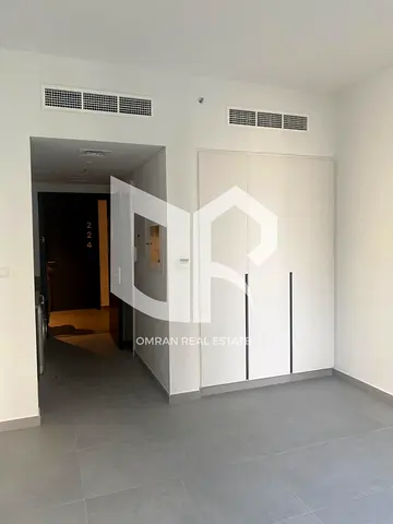 الجادة: قلب الشارقة ينبض بالحياة – امتلك شقتك بأفضل عائد استثماري!"