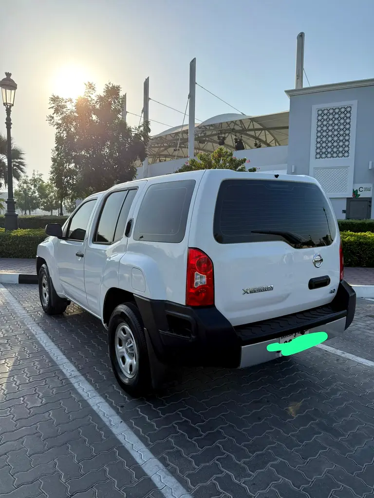 Nissan Xterra 2012 — photo 1 of 9