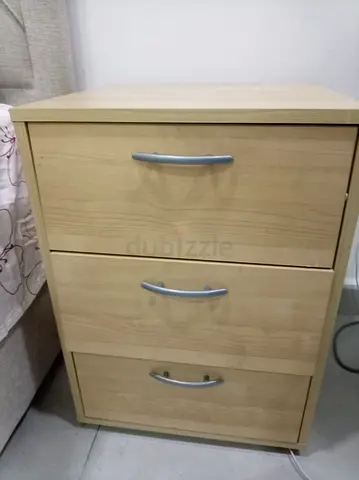 My light wood 3-drawer nightstand / bedside cabinet kind bed 2 meter 2 meter
