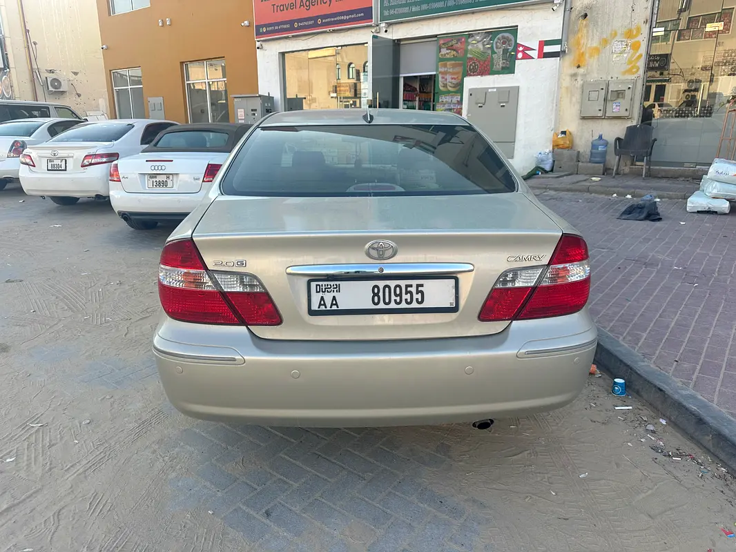 Toyota Camry 2005 — photo 1 of 4