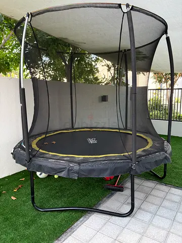 Salta Kids trampoline with safety enclosure net - used, good condition. 8ft. 244cm.