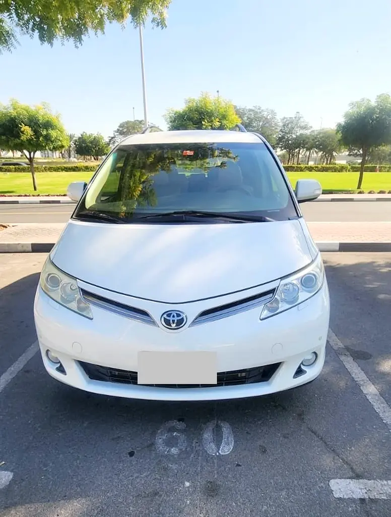 Toyota Previa 2018 — photo 1 of 6