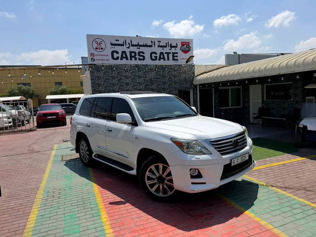 Lexus LX-Series 2011 — photo 1 of 12
