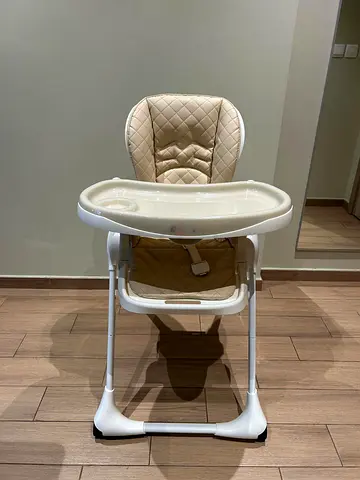 Giggles High Chair with Removable Tray and Wheels