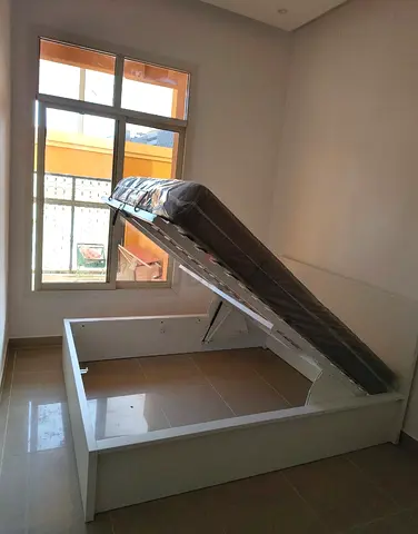 IKEA hydraulic queen‑size bed (160 × 200 cm) with  IKEA mattress ✨