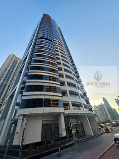 🏡 Bright &amp; Spacious Apartment with Skyline and Park Views