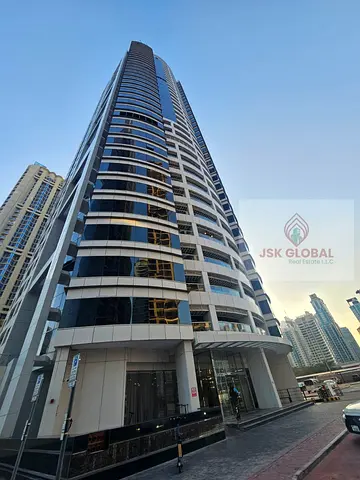 🏡 Bright & Spacious Apartment with Skyline and Park Views