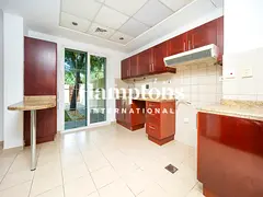 VACANT | Single Row I Exclusive | Walk to Park