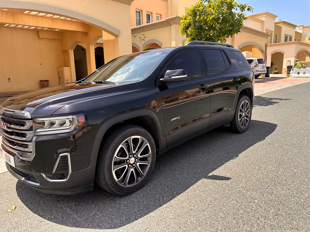 GMC Acadia 2022 — photo 1 of 8