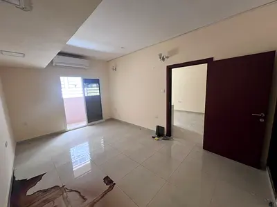 غرفة وصالة _ الراشدية 3 _ طابق أرضي + بلكون + 2 حمام + تكييف اسبليت + صيانة فري + موقع هادئ _ 4 دفعات