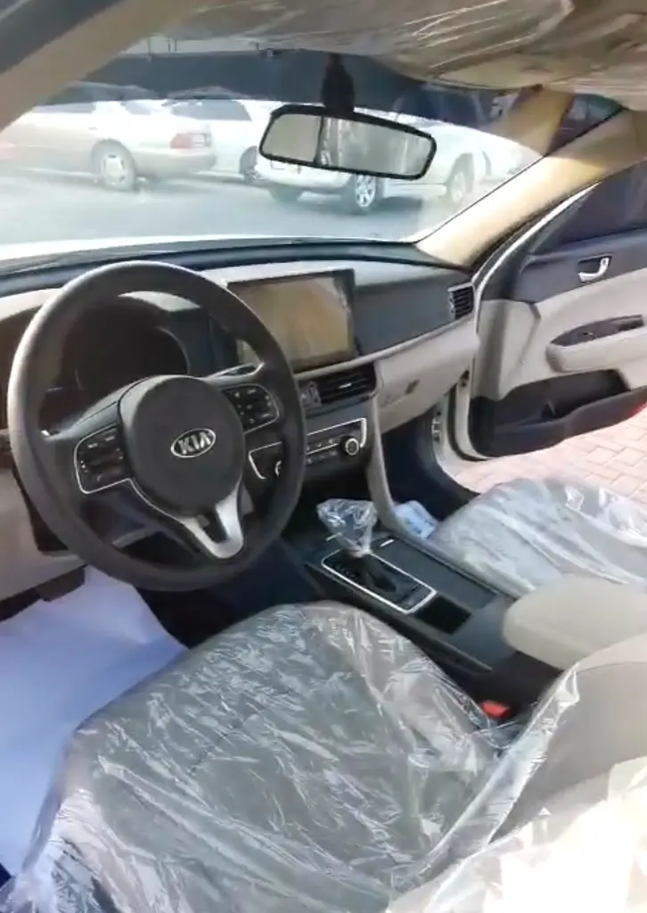 Kia Optima 2017 — photo 1 of 3