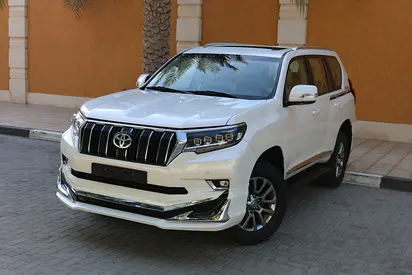 TOYOTA PRADO GXR V6 4.0L - GCC SPECS - UNDER WARRANTY - FULL SERVICE HISTORY - ACCIDENT FREE -