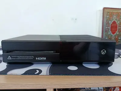 Xbox One + Kinect+ Kinect tv stand (negotiable price)