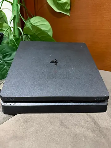 PS4 Slim 1 T, 2 controllers, cooling fan, CD Storage, 6 games