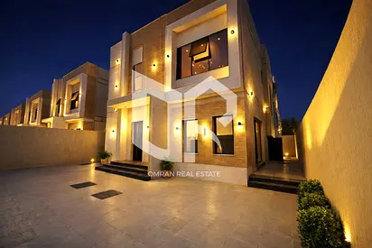 Luxury villa in a prime location near all amenities. Freehold for all nationalities with fees included. Ideal for living or investment, negotiable pri