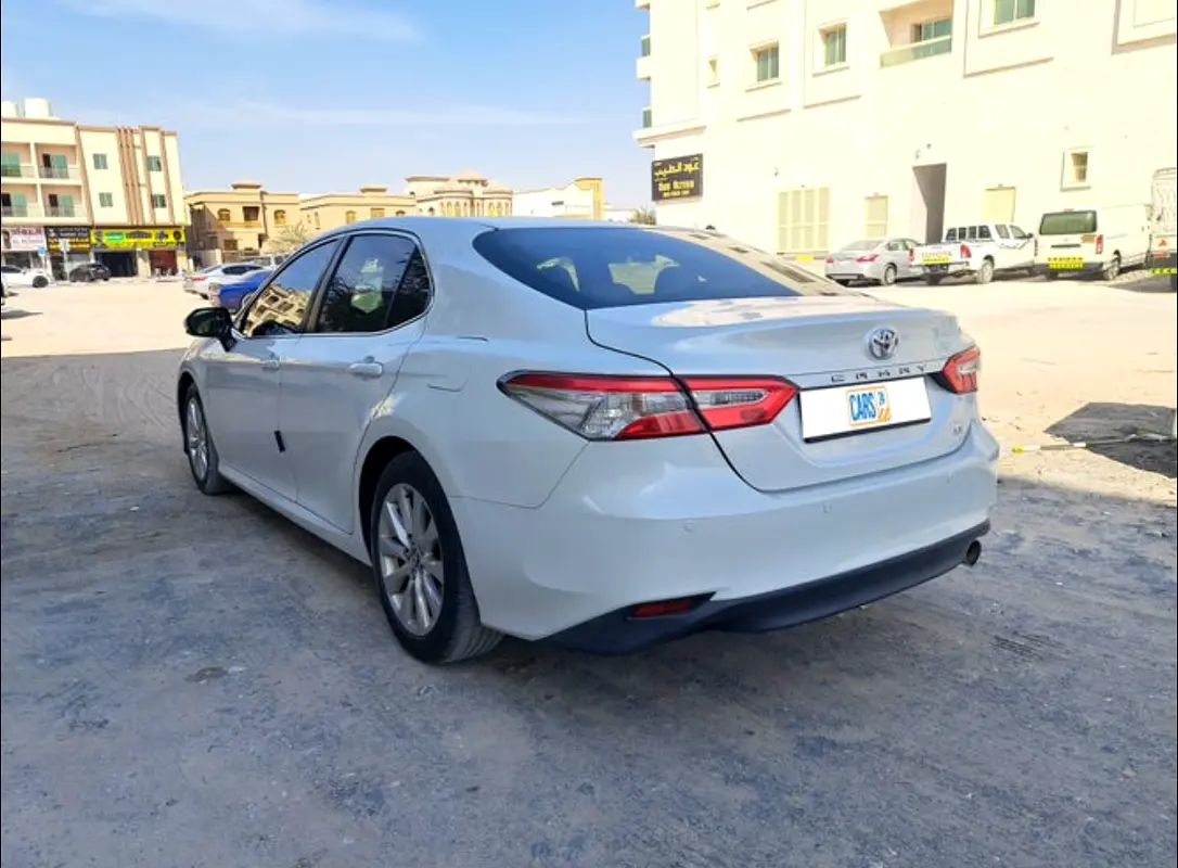 Toyota Camry 2019 — photo 1 of 13