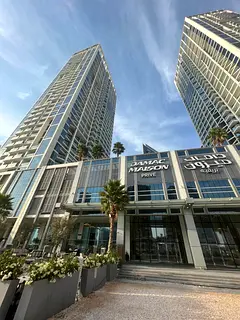 Experience living in this elegant 1-bedroom apartment located in the prestigious Damac Prive tower.