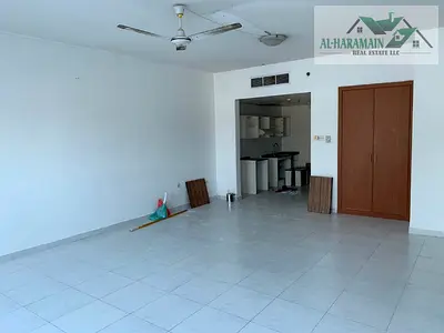 استوديو متاح للإيجار في أبراج فالكون مع موقف سيارات بسعر 23000 روبية فقط