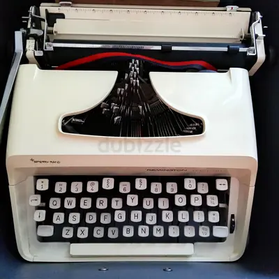 Classic Vintage Typewriter for Sale – Excellent Condition