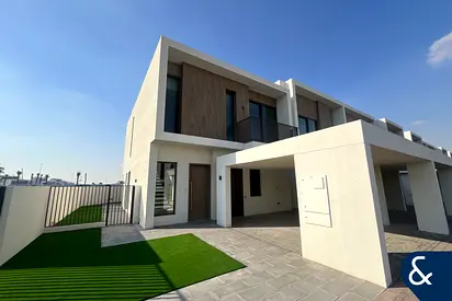 Corner Unit | Single Row | Landscaped