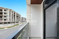 Vacant Apt with Study Room | Spacious Layout