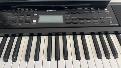 Yamaha PSR-E383 Keyboard Perfect Condition