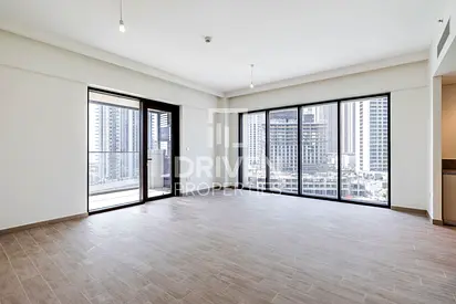 Spacious Unit with Full Creek Beach View