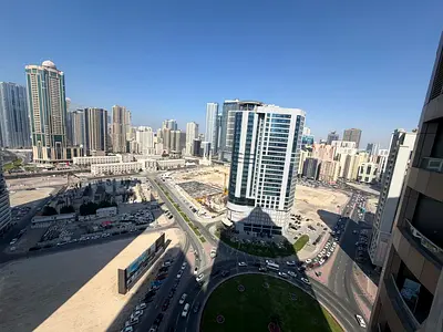 شقة غرفة وصالة مع بلكونة بإطلالات جميلة وموقف سيارات مجاني | الخان