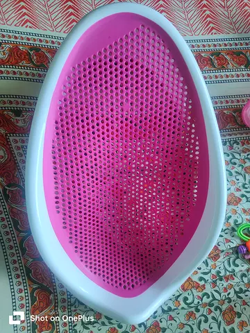 Giggles Baby bathtub with pink perforated support insert — used, clean