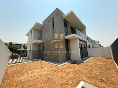 Single Row | Vacant | Spacious Layout