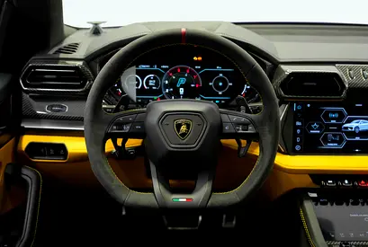 2025 Lamborghini URUS photo 8