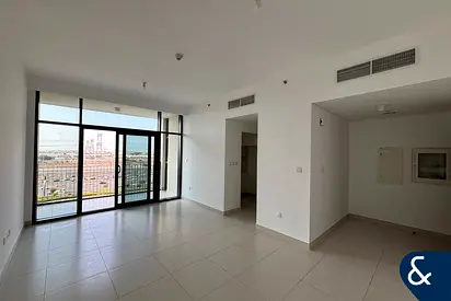 Large Layout | Closed Kitchen | Unfurnished