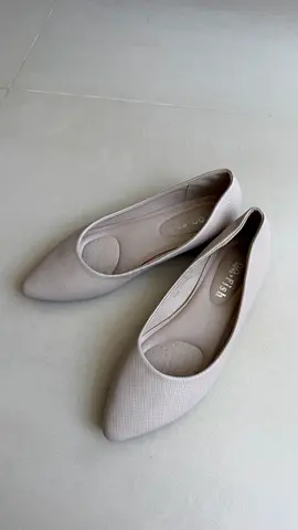 Beige pointed-toe womens flats