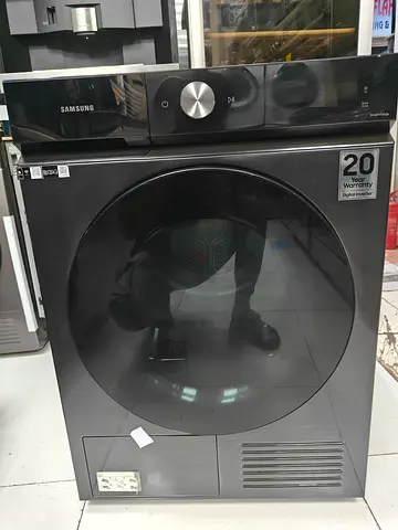 Samsung dryer new condition in excellent condition