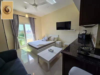 السلام عليكم ورحمة الله اليوم جايبين لكم استوديو مفروش فرش فندقي في إمارة عجمان 📍 الموقع: الروضة 3 موقع ممتاز وقريب من جميع الخدمات. 🔹 استوديو مفروش
