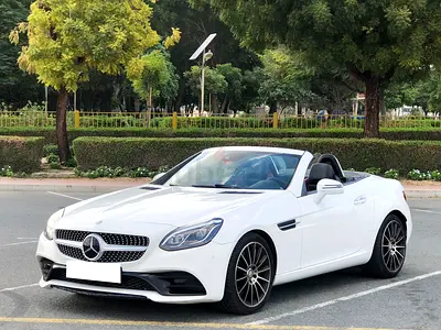 HARD TOP CONVERTIBLE - 2017 MERCEDES SLC300 - NO ACCIDENT - WELL MAINTAINED - GCC SPECS
