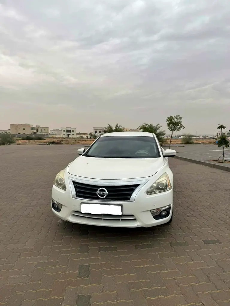 Nissan Altima 2016 — photo 1 of 8
