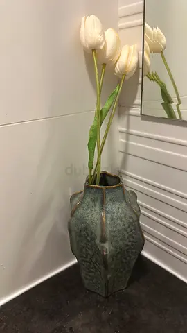 Elegant Decorative Vase with Artificial Flowers