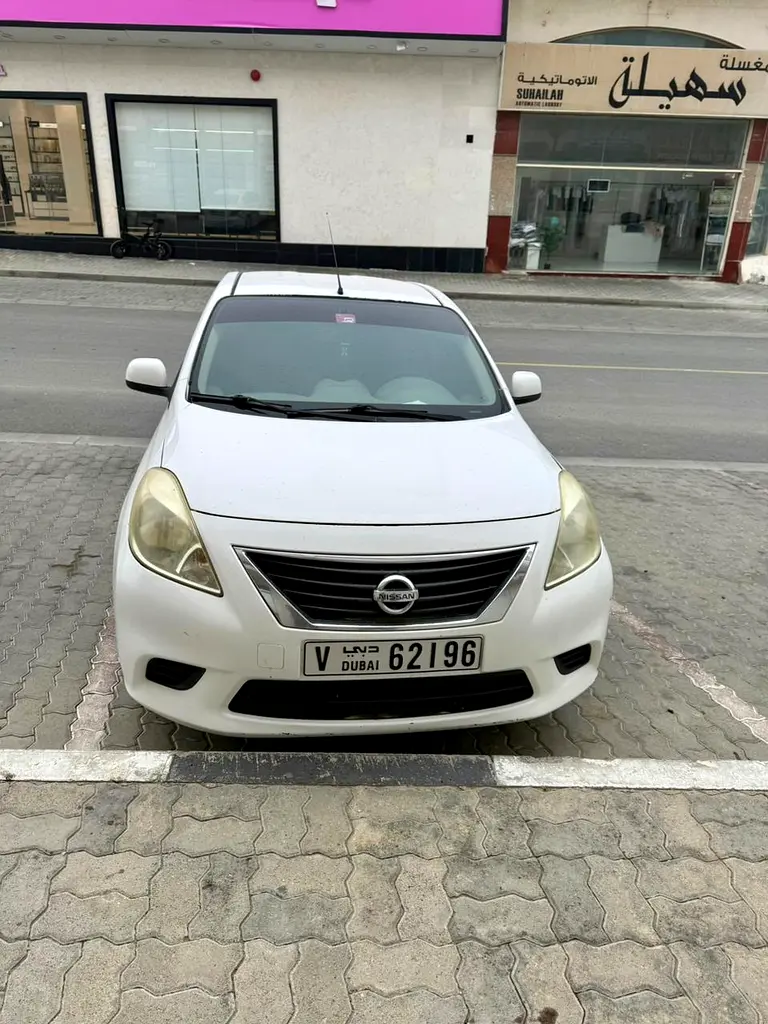 Nissan Sunny 2014 — photo 1 of 6