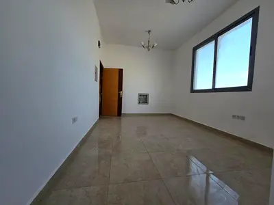 استوديو واسع للإيجار في العالية خلف البيت المتوحد موقع مميز قريب من شارع محمد بن زايد بمطبخ منفصل وصيانة مجانية