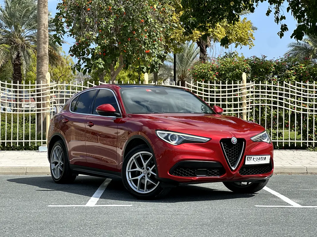 Alfa Romeo Stelvio 2018 — photo 1 of 14