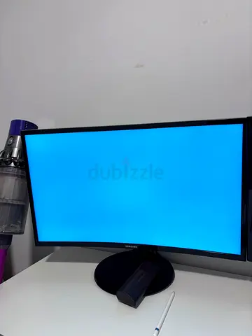 Selling my LED curved computer monitor - excellent condition