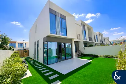Park Backing | Corner Unit | Pharo Style