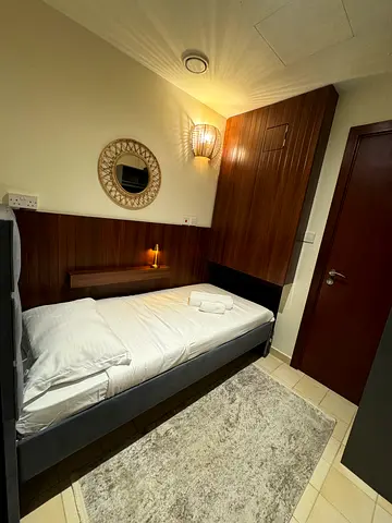 Amazing single Room in the heart of JBR / shared bathroom  living space