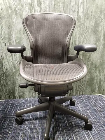 Selling Herman Miller Aeron chair size B With out lumbar support fixable Arams rest