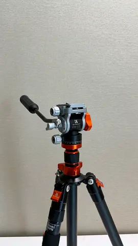 Brand new- carbon fiber tripod with hydronic video head