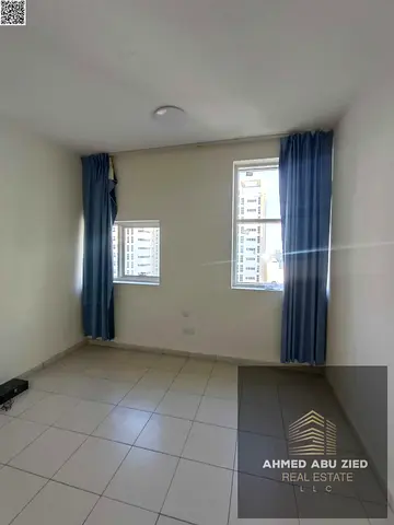 ثلاث غرف وصالة للإيجار السنوي في أبراج عجمان وان بمساحات واسعة وتشطيب راقي مع غرفة خادمة ومرافق متكاملة داخل البرج