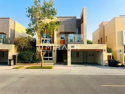 Elegant 4BR Villa in Lantana | Spacious Layout