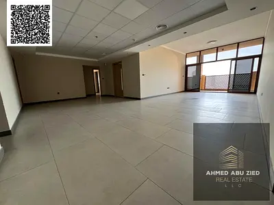 **150 :** Luxury first occupancy apartment with 3 bedrooms, very spacious hall, large kitchen, 4 ba