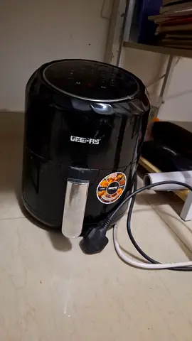 GEEFiS Air Fryer in Excellent Condition